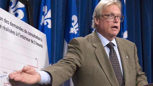 Le ministre Gaétan Barrette, en conférence de presse mercredi matin.