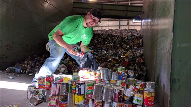 Dale Gross collected cans from a recycling centre in a bid to save birds at a conservation site in the western Canada.