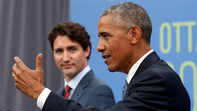 الرئيس الأميركي باراك اوباما (إلى اليمين) ورئيس الحكومة الكنديّة جوستان ترودو في اوتاوا