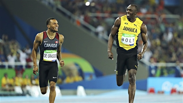 Los atletas Andre De Grasse, de Canadá, y Usain Bolt de Jamaica en la prueba clasificatoria de los 200 metros en Rio.