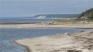 La nature et l’insularité d’Anticosti sont bien présentes.