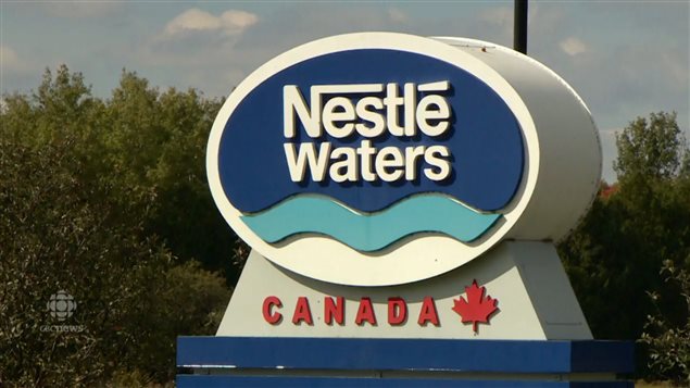 La empresa Nestlé Waters extrae millones de litros de agua en el municipio de Aberfoyle, en la provincia de Ontario. 
