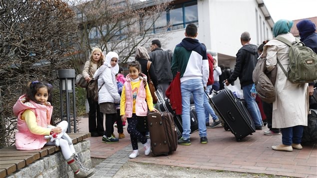 Un grupo de refugiados sirios en Friendland, localidad alemana.