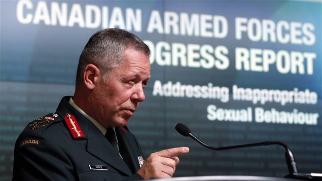 Jonathan Vance, chef d’état-major de la défense au Canada, vante les améliorations effectuées en matière de lutte contre l’inconduite sexuelle dans les forces armées.