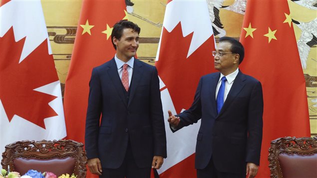 El primer ministro canadiense Justin Trudeau y el primer ministro chino Li Keqiang. 