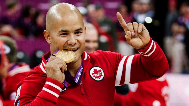 David Eng con su medalla de Oro de los Juegos Paralímpicos de Londres.