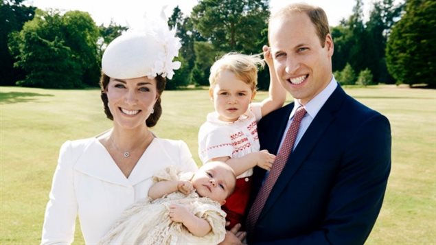 Le prince William, Kate Middleton et leurs deux enfants, le prince George et la princesse Charlotte. Le prince William, Kate Middleton et leurs deux enfants, le prince George et la princesse Charlotte.