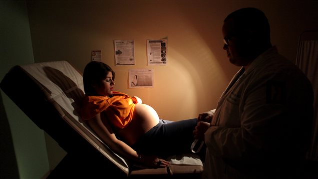 Noriany Rivera, embarazada de 40 semanas en un hospital público de San Juan, Puerto Rico (Archivos de febrero 2016)