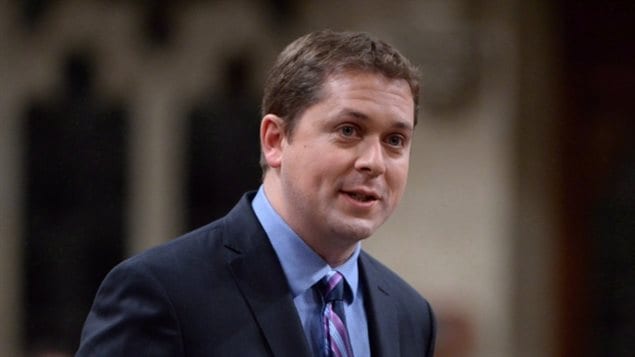Andrew Scheer démissionne de son poste de leader parlementaire du Parti conservateur pour explorer la possibilité de se lancer dans la course à la direction du Parti conservateur du Canada.