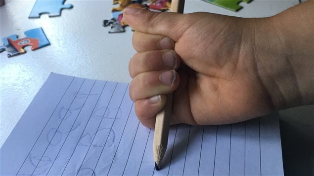 L'enfant de quatre ans apprend par le jeu L'enfant de quatre ans apprend par le jeu