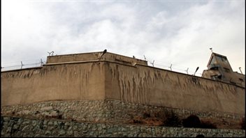 Les murs d’enceintes de la prison d’Evin