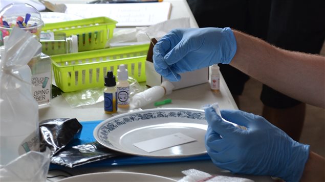 Séance d'analyse des drogues dans un festival en Colombie britannique Séance d'analyse des drogues dans un festival en Colombie britannique