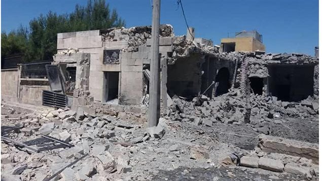 عيادة ممولة من قبل منظمة إنسانية كندية وواقعة في الجزء الذي تسيطر عليه قوات المعارضة في مدينة حلب دُمرت بشكل كامل جراء القصف والغارات الجوية.