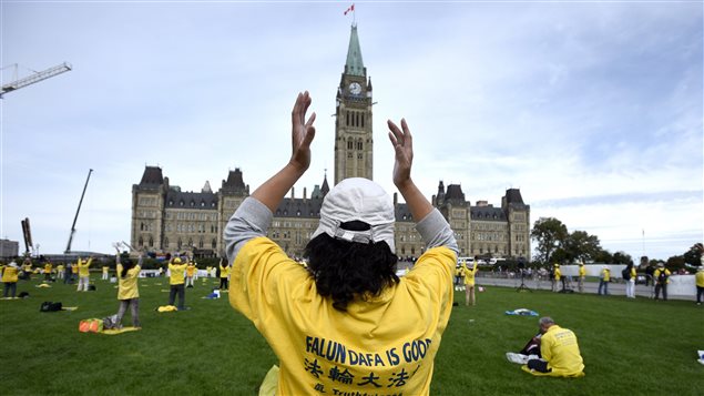 Members of Falun Gong rally on Parliament Hill in protest of what they say are state-led mass killings of Falun Gong practitioners for their organs, during an official visit of China’s Premier Li Keqiang on Thursday, Sept. 22, 2016 in Ottawa.