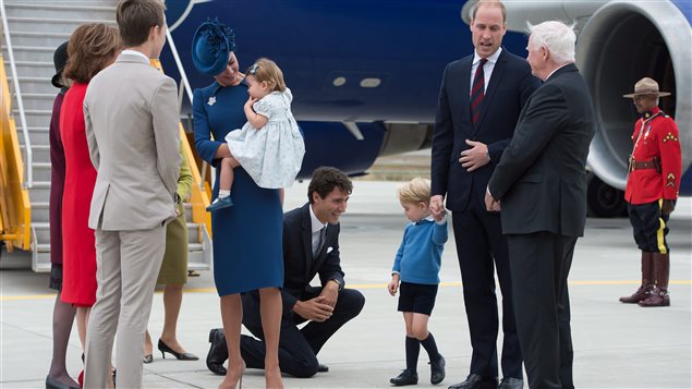  Prime Minister Justin Trudeau, centre, kneels to talk to Prince George as his father The Duke of Cambridge speaks with Governor General David Johnston, right, and The Duchess of Cambridge holds their daughter Princess Charlotte upon arrival in Victoria, B.C., on Saturday, September 24, 2016. 
