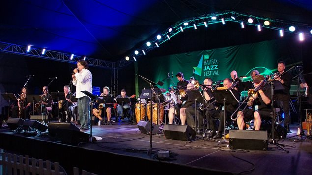 Augusto Enríquez y The Back Alley Big Band en el Festival de Jazz de Halifax, Nueva Escocia. 