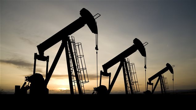 La OPEP decidió reducir la producción de petróleo.
