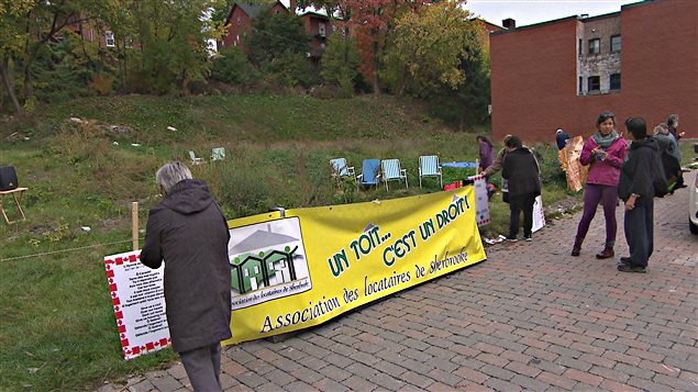 متظاهرون في مدينة شيربروك في مقاطعة كيبيك يطالبون بمزيد من المساكن الاجتماعية الخريف الفائت