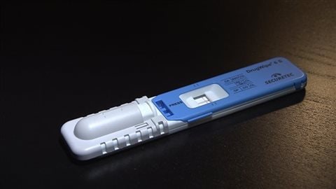 Un des tests salivaires pour détecter la présence de drogue et qui est développé par l’entreprise allemande Securetec sera mis à l’essai sur le terrain par la GRC. © Radio-Canada