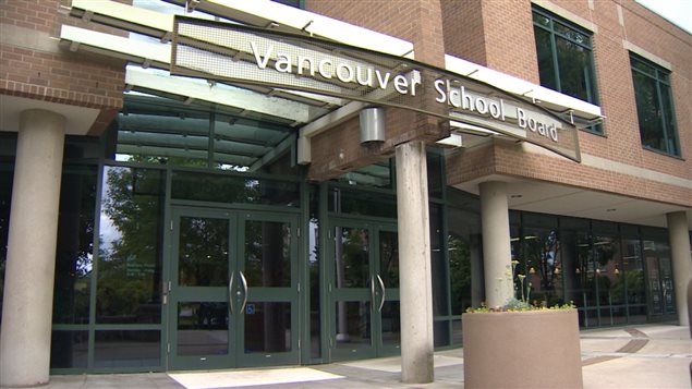 L'édifice qui abrite les bureaux de la Commission scolaire de Vancouver (VSB). L'édifice qui abrite les bureaux de la Commission scolaire de Vancouver (VSB).