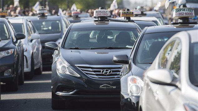 Grâce aux changements effectués par le Bureau du taxi, les clients pourront par exemple avoir à l’avenir des renseignements sur la conduite à tenir en cas d’infraction de la part d’un chauffeur et savoir où diriger leurs plaintes.