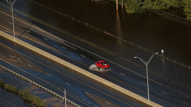 Tramos inundados de la autopista 95 fueron cerrados en Carolina del Norte.