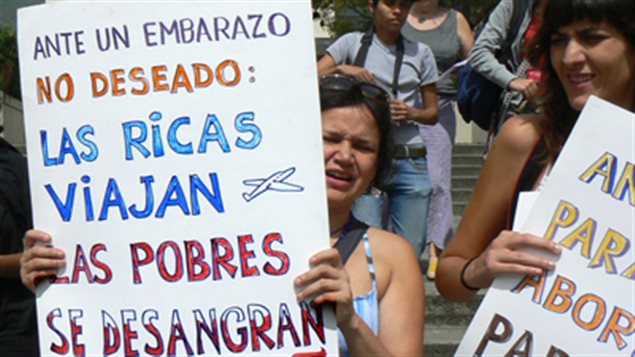 Mujeres exigen el derecho a decidir sobre su propio cuerpo.
