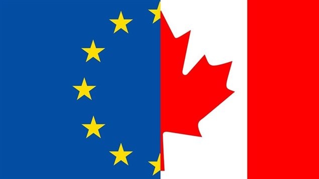 Drapeaux de l’Union européenne et du Canada