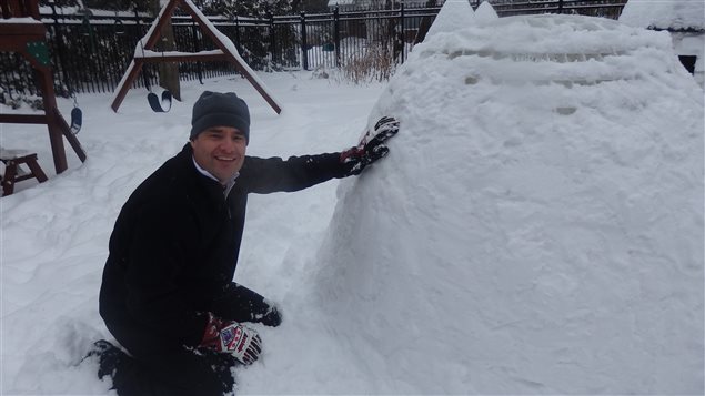 Eric Villiard made a prototype of his Play Snow Igloo and plastered sticky snow on it.