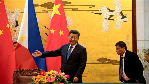 El presidente chino, Xi Jinping y el presidente de Filipinas, Rodrigo Duterte en Pekín.