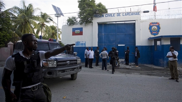 Evasión masiva de la cárcel Arcahaie en Haïtí.