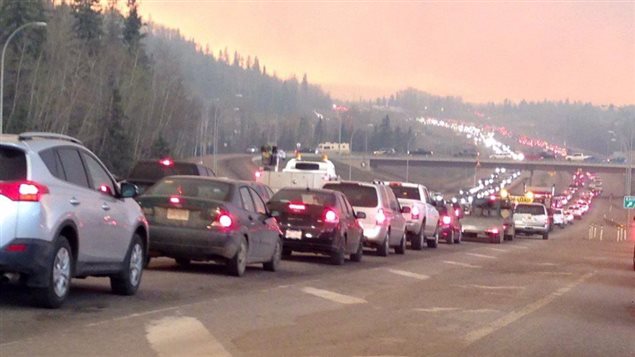 Trafic à Fort McMurray lors de l’évacation en mai