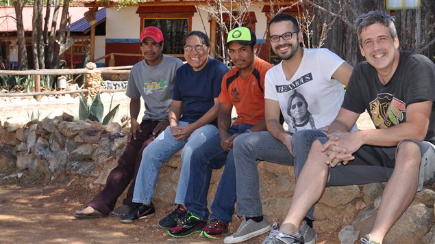 Felix Atencio González, Pakesso Mukash, Eli Laliberté y 2 corredores tarahumaras.