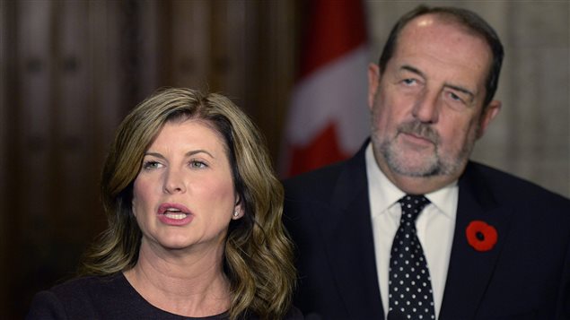 Les conservateurs Rona Ambrose et Denis Lebel réagissent à la mise à jour économique présentée par Bill Morneau.