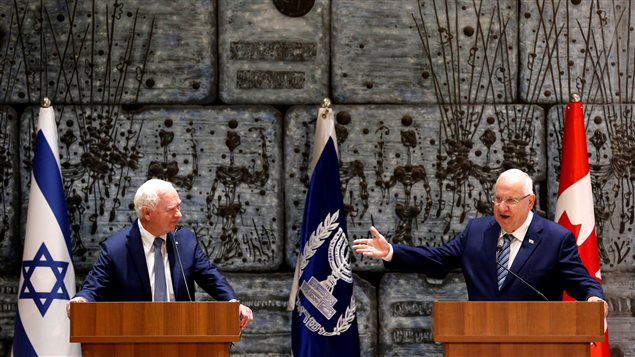 Canada’s Governor General David Johnston (L) listens to Israel’s President Reuven Rivlin as they deliver joint statements in Jerusalem November 2, 2016.