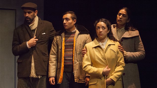 Pablo Diconca, Juan Grey. Mariana Tyler y Gilda Monreal en la obra El Hotel de los Refugiados.