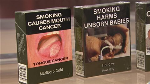 Les paquets de cigarettes neutres en Australie ont la même apparence d’une marque à l’autre.Crédit photo : Jean Brousseau