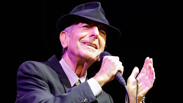 Leonard Cohen en 2009 au Festival d'art et de musique de Coachella Valley en Californie Leonard Cohen en 2009 au Festival d'art et de musique de Coachella Valley en Californie