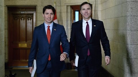 Le premier ministre Justin Trudeau et son ministre des Finances Bill Morneau, lors de la présentation du budget fédéral, en mars 2016.