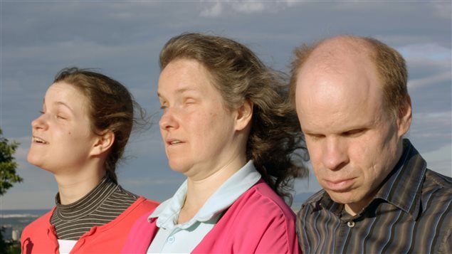 La familia Harting. De derecha a izquierda, Denis, Peggy y su hija Lauviah.