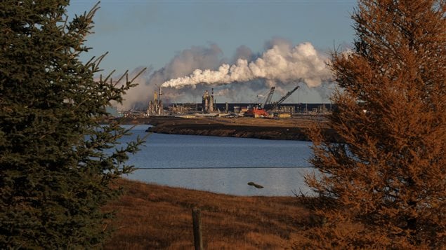 En Alberta, l’extraction des sables bitumineux se traduit par l’émission de grandes quantités de gaz à effet de serre.