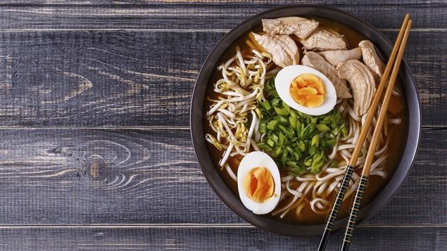 Les nouilles ramen sont un plat à la fois réconfortant et santé, selon Lesley Chesterman. Les nouilles ramen sont un plat à la fois réconfortant et santé, selon Lesley Chesterman.