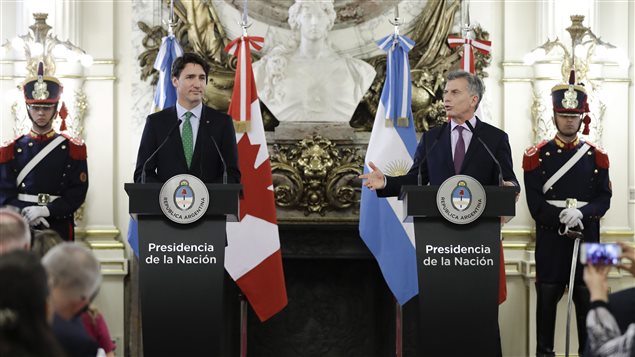 Justin Trudeau y Mauricio Macri durante una conferencia de prensa en la Casa Rosada en Buenos Aires, Argentina. 