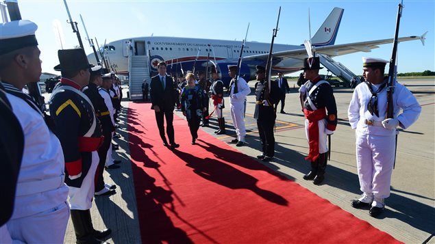El primer ministro Justin Trudeau con la Canciller argentina, Susana Malcorra, a su llegada este jueves a Buenos Aires.