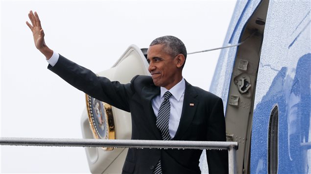 El presidente Barack Obama sale de Berlín, Alemania, con destino a Lima, Perú, para asistir a su última reunión de la APEC.