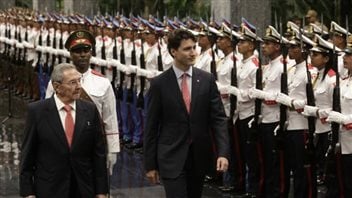 Raul Castro et Justin Trudeau à La Havane PHOTO : ENRIQUE DE LA OSA/AP