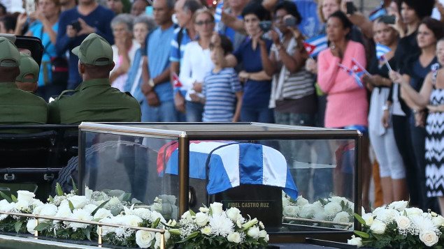 Las cenizas de Fidel Castro en camino hacia Santiago de Cuba.