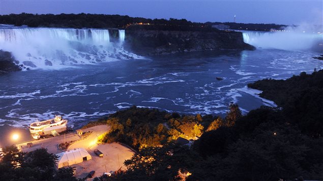 On July 22, 2013 Niagara Falls were illuminated in blue to celebrate the birth of the Duke and Duchess of Cambridge’s son.
