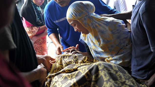 Imagen de una de las víctimas fatales del terremoto de este miércoles en Aceh, Indonesia