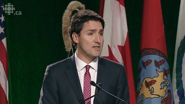 El primer ministro Justin Trudeau ante la Asamblea de las Primeras Naciones de Canadá.